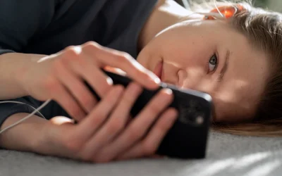 ¡Cuida tu salud digital! Cómo el uso excesivo de redes sociales y nuevas tecnologías impacta tu bienestar